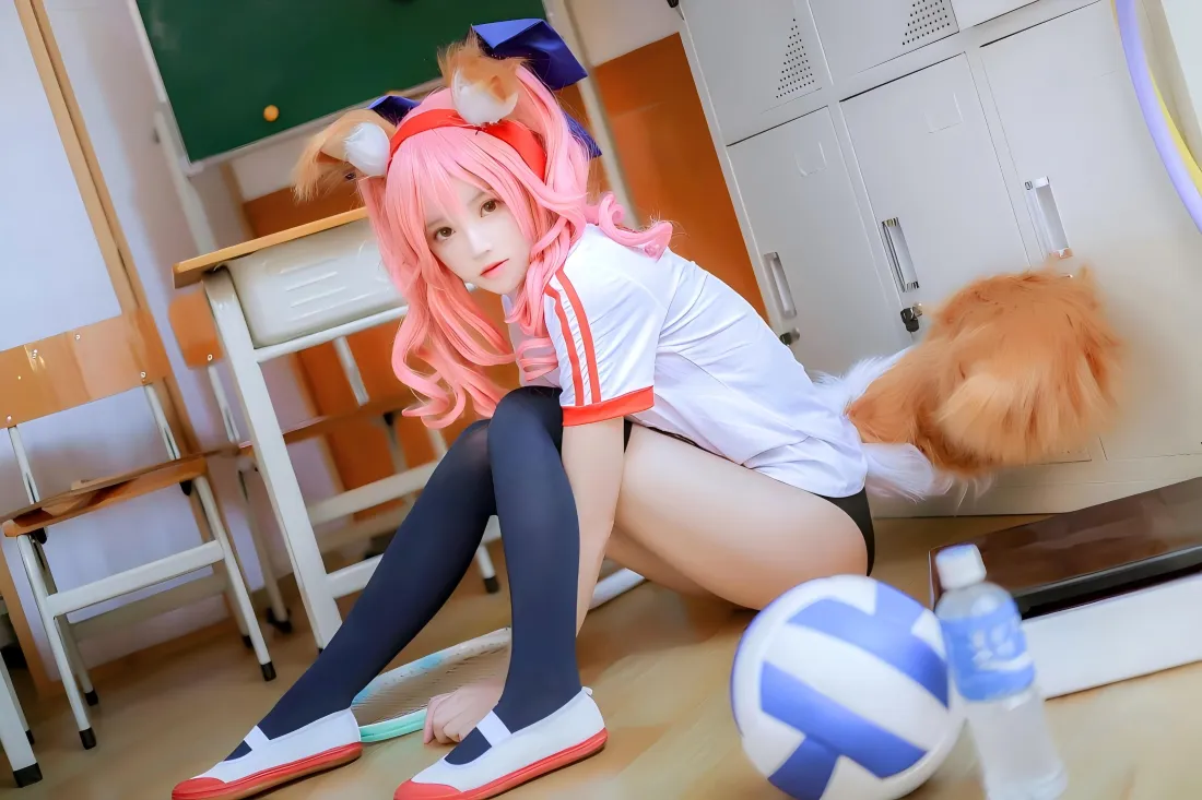 4k玉藻前壁纸｜教室背景图片 - 黑丝运动服「哲风壁纸」