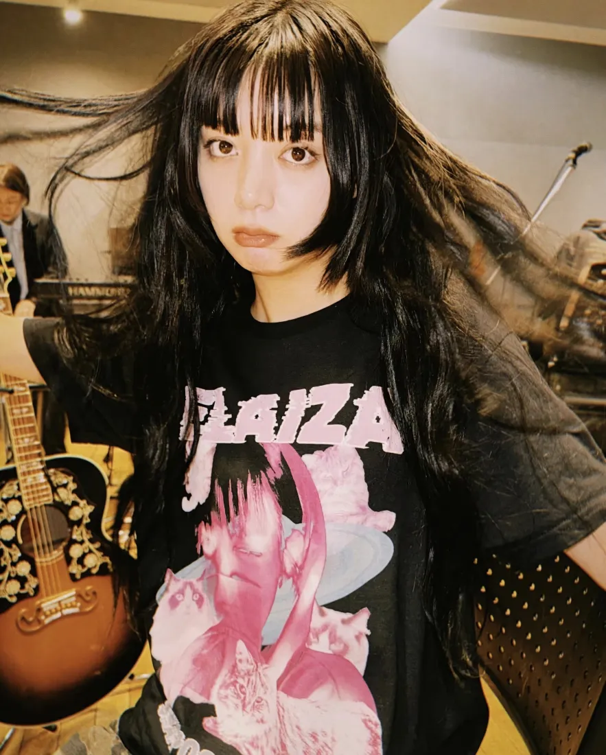 池田依来沙手机壁纸｜室内背景图片 - 不羁个性「哲风壁纸」