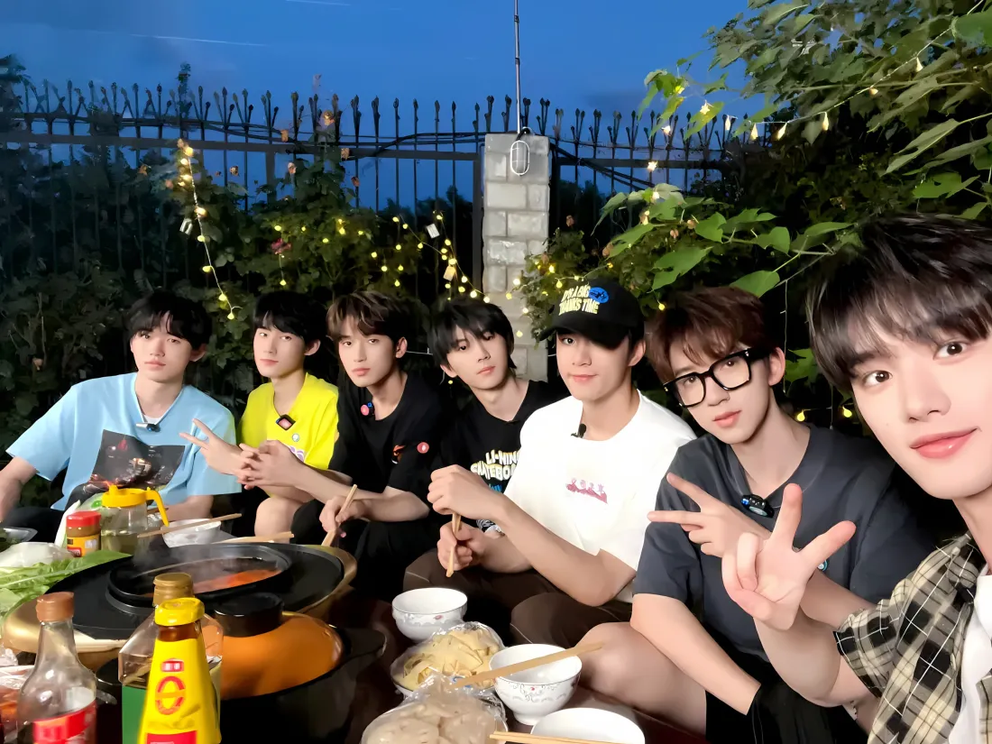 3k时代少年团壁纸｜户外聚餐背景图片 - 夏夜绿植美食聚餐场景「哲风壁纸」