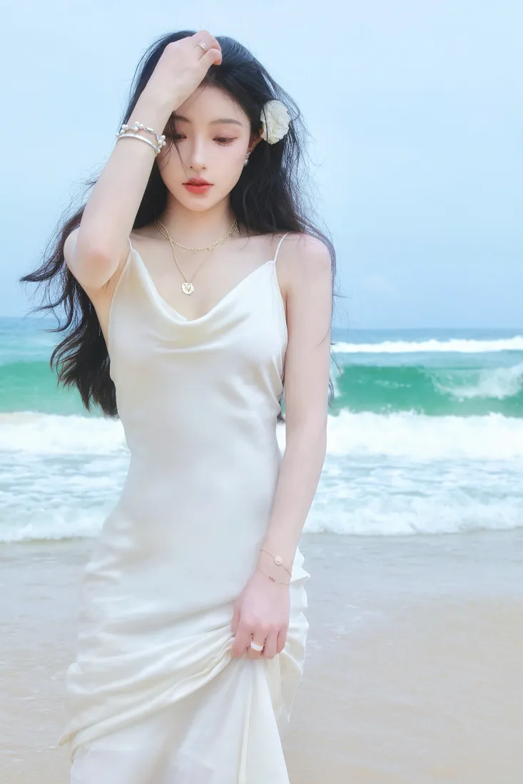 长发美女手机壁纸｜海边背景图片 - 白色连衣裙「哲风壁纸」