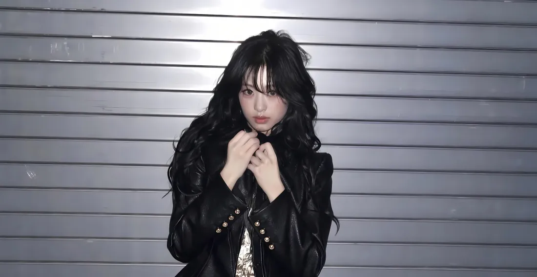 5k郑雅娴皮衣壁纸｜灰色墙面背景 - 酷飒「哲风壁纸」