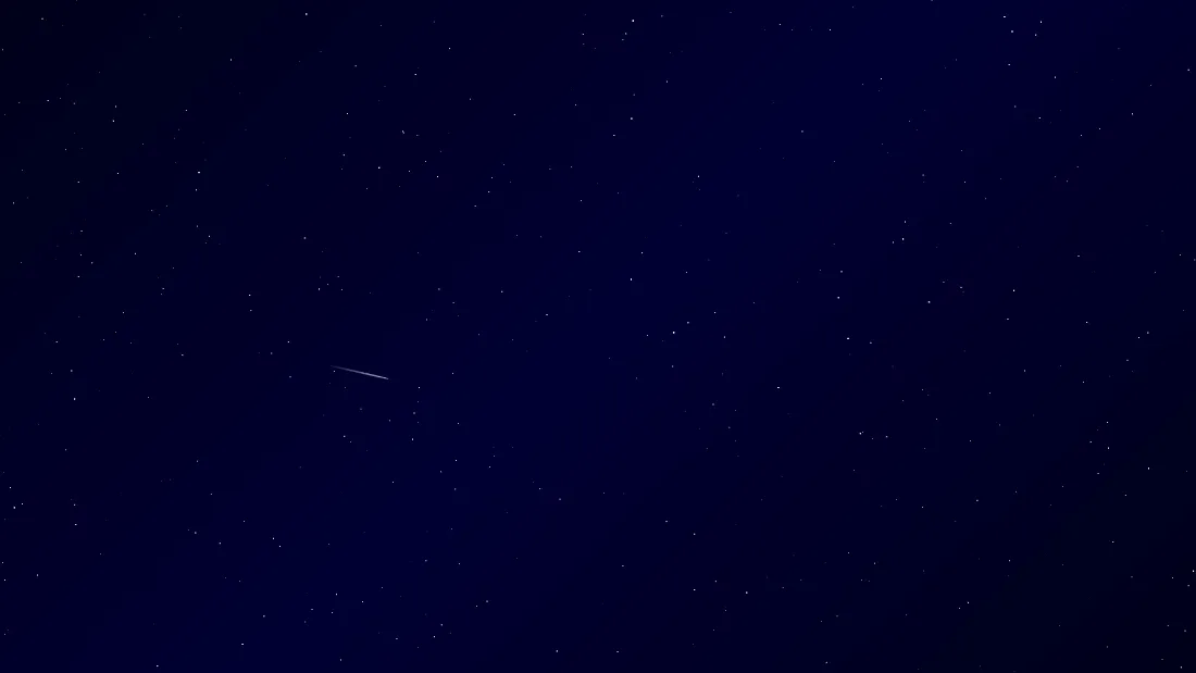 2k星空壁纸｜流星背景图片 - 深蓝色夜空「哲风壁纸」