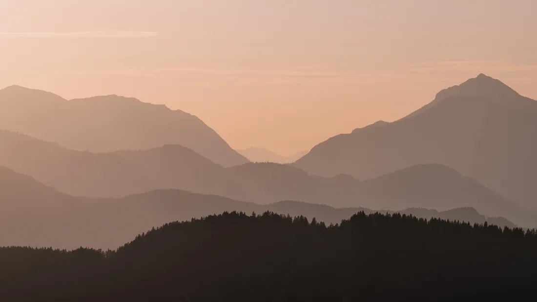 4k自然风景壁纸｜山川背景图片 - 森林山峦黄昏「哲风壁纸」