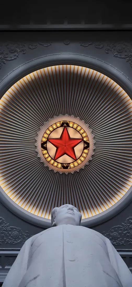 毛泽东雕像手机壁纸｜红星背景图片 - 庄严纪念「哲风壁纸」