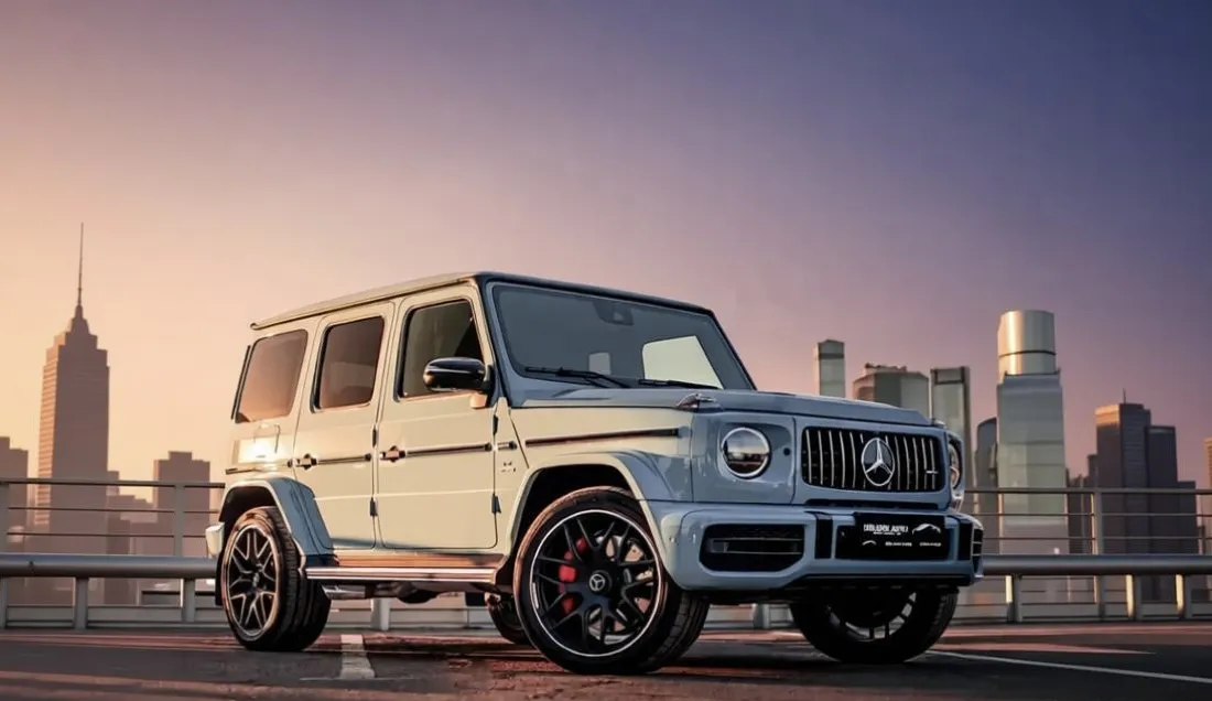 2k奔驰大G壁纸｜城市黄昏背景图片 - 白色SUV「哲风壁纸」