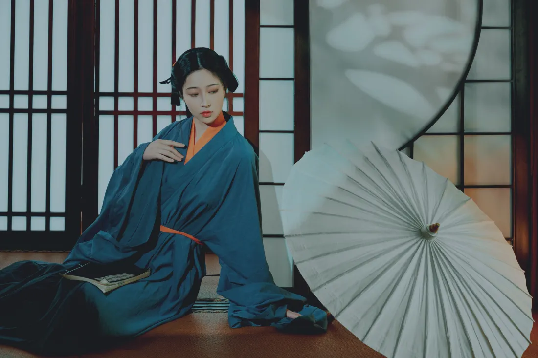 3k古风女子壁纸｜蓝色汉服背景图片 - 纸伞「哲风壁纸」