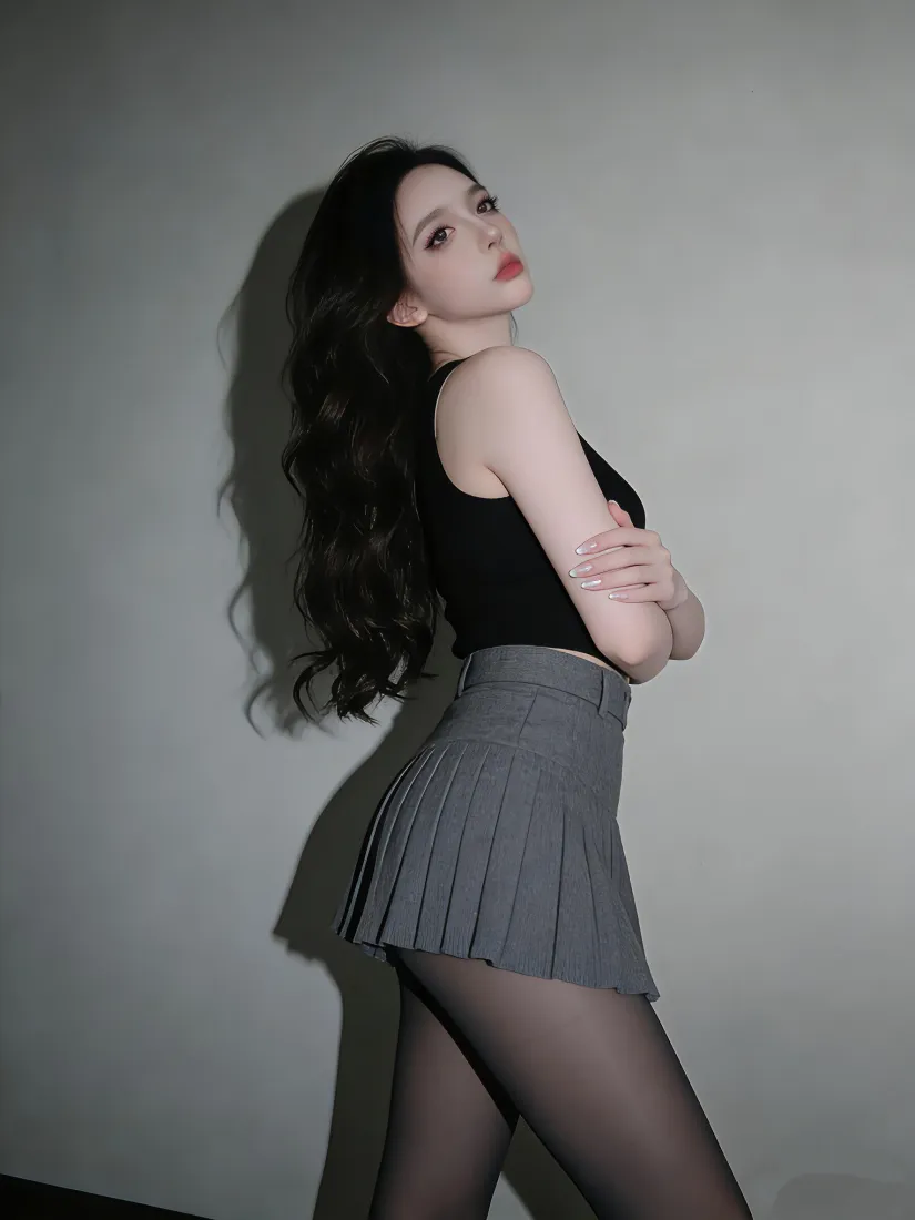黑丝美女手机壁纸｜灰色百褶裙背景图片 - 美腿「哲风壁纸」