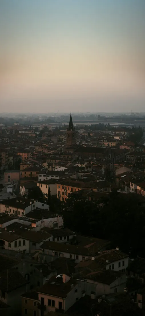 黄昏城市手机壁纸｜夕阳背景 - 城镇建筑暮色「哲风壁纸」