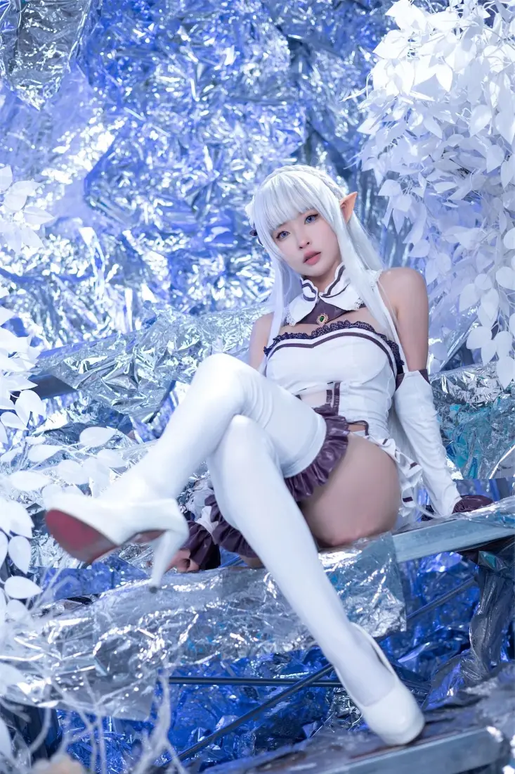 精灵耳美女手机壁纸｜蓝色冰晶背景图片 - 白色服饰「哲风壁纸」