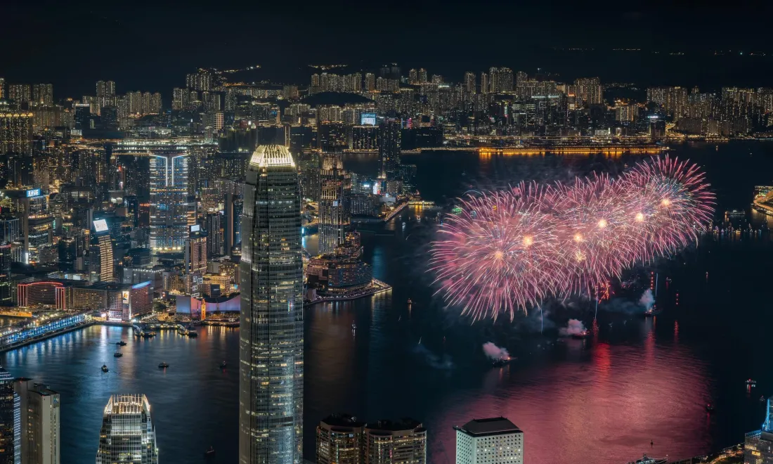 香港夜景烟花｜城市背景图片 - 摩天大楼海港「哲风壁纸」