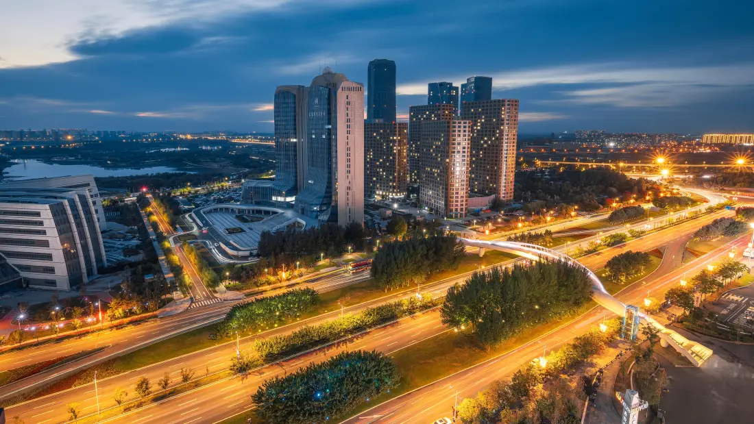 城市夜景手机壁纸｜都市背景图片 - 高楼车流黄昏灯光「哲风壁纸」