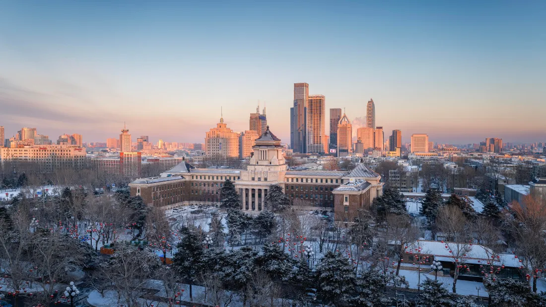 城市雪景手机壁纸｜冬日风景图片 - 校园建筑雪景「哲风壁纸」