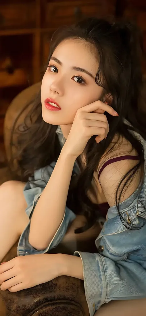 美女手机壁纸｜复古背景图 - 牛仔外套穿搭「哲风壁纸」