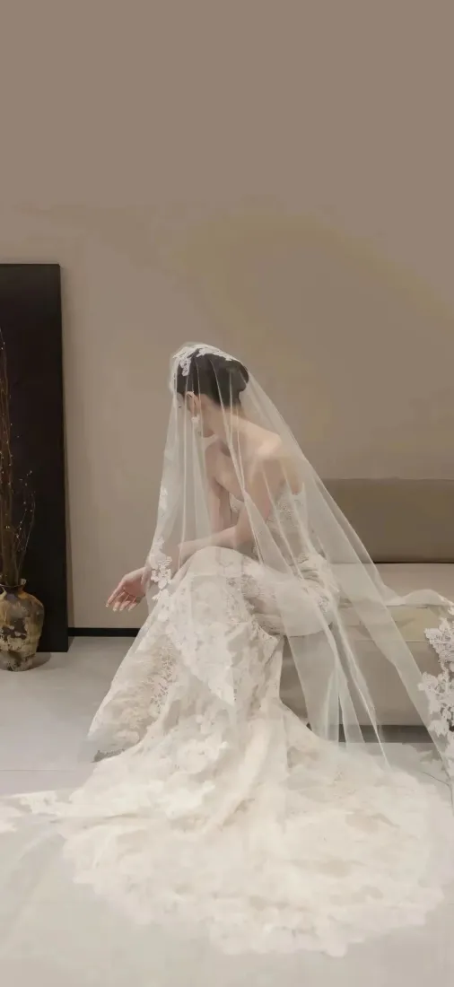 新娘婚纱手机壁纸｜室内背景图片 - 白色蕾丝头纱「哲风壁纸」