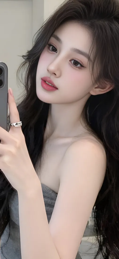 美女自拍手机壁纸｜室内背景 - 长发抹胸红唇「哲风壁纸」