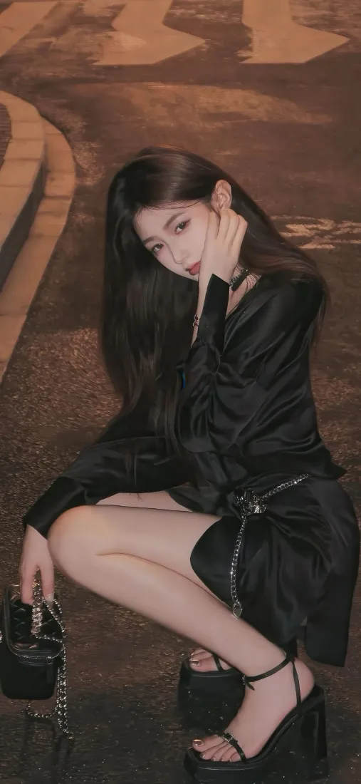 黑衣美女手机壁纸｜夜晚街道背景图片 - 时尚「哲风壁纸」