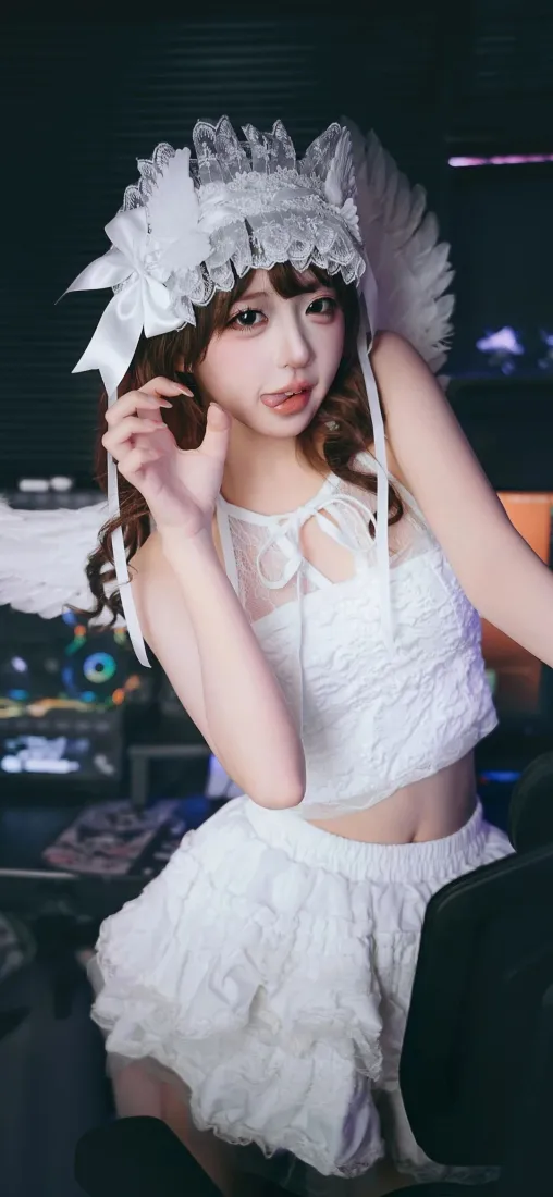 白衣美女手机壁纸｜白色头饰背景图片 - 时尚穿搭「哲风壁纸」