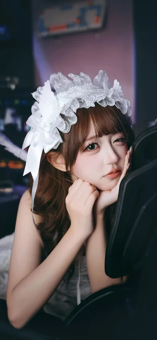 女仆装美女手机壁纸｜室内背景图片 - Ios「哲风壁纸」