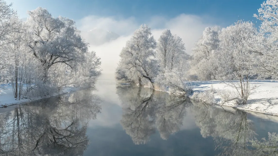 2k雾凇河流壁纸｜冬季雪景背景 - 自然风景「哲风壁纸」