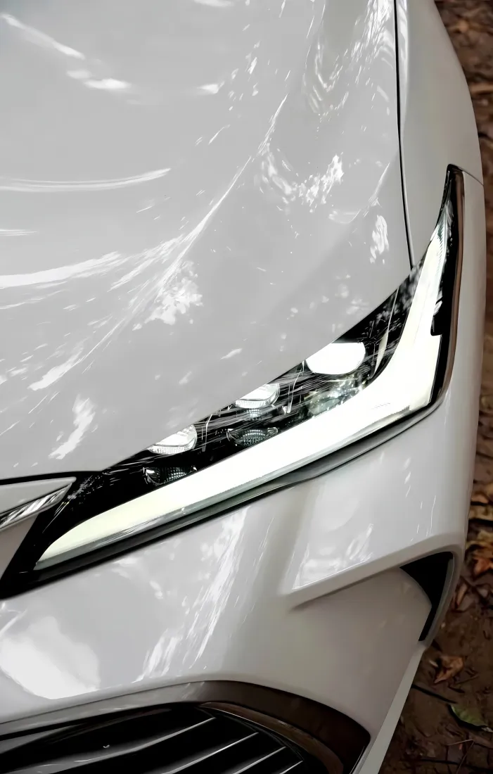 丰田亚洲龙手机壁纸｜白色汽车背景图片 - 汽车大灯「哲风壁纸」