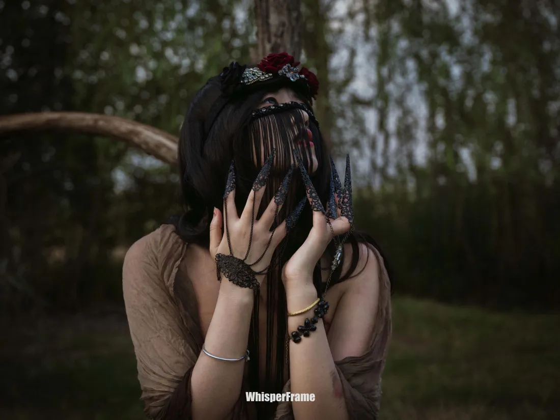 3k另类女孩壁纸｜树林背景图片 - 神秘艺术感「哲风壁纸」