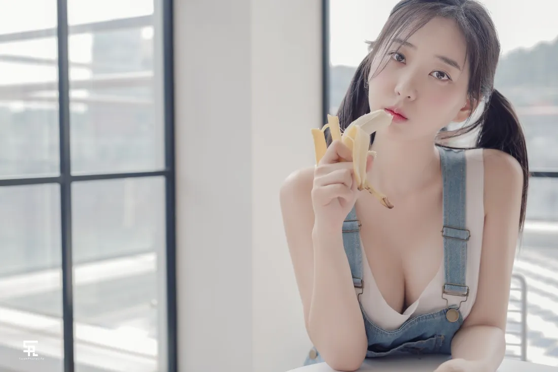 2k双马尾美女壁纸｜室内背景图 - 背带裤香蕉「哲风壁纸」