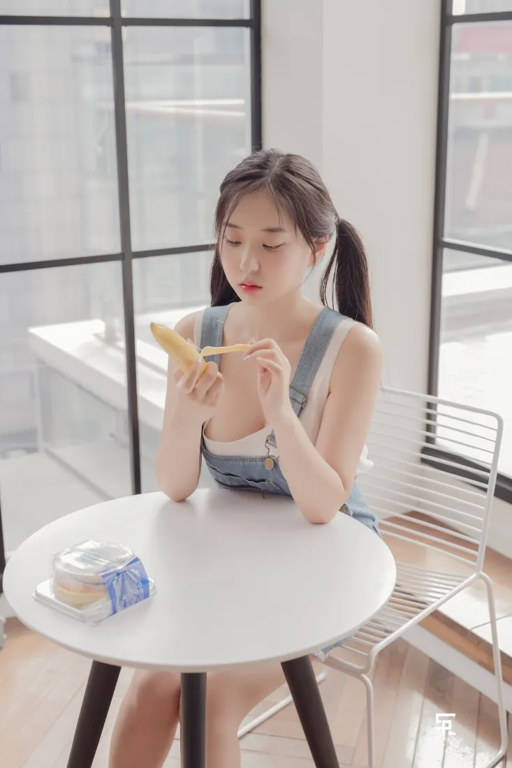 双马尾美女手机壁纸｜室内背景图片 - 早餐时光「哲风壁纸」