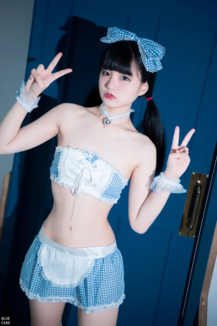 双马尾少女手机壁纸｜蓝色格子背景 - 居家穿搭「哲风壁纸」