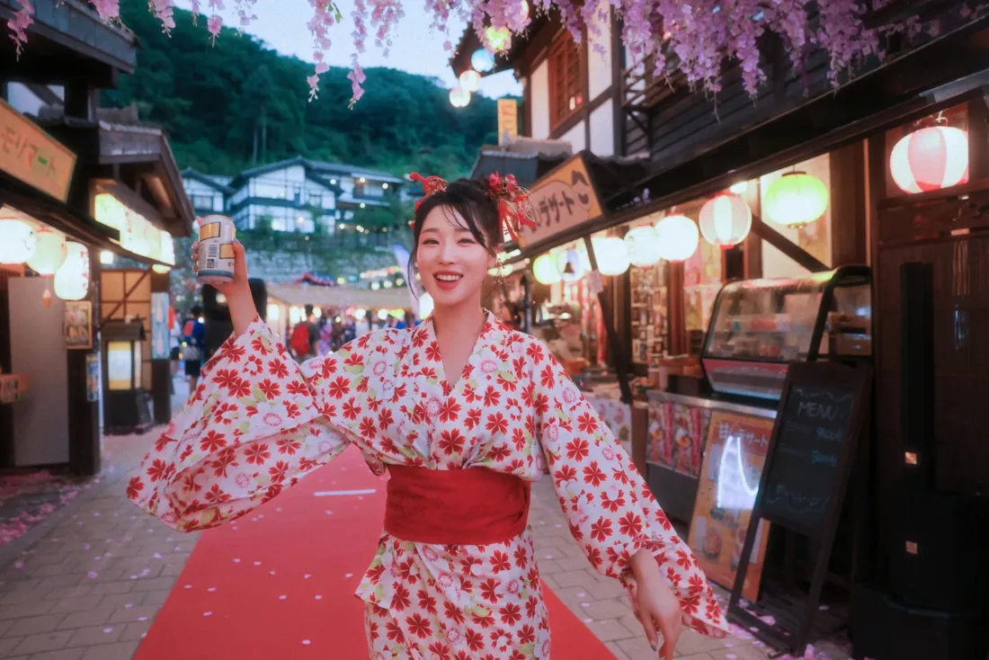 和服美女手机壁纸｜日式街道背景图片 - 樱花灯笼「哲风壁纸」