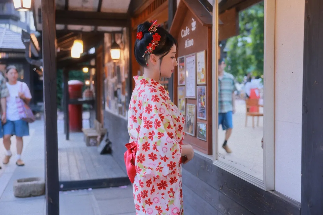 红白花和服手机壁纸｜日式街道背景图片 - 日系写真「哲风壁纸」