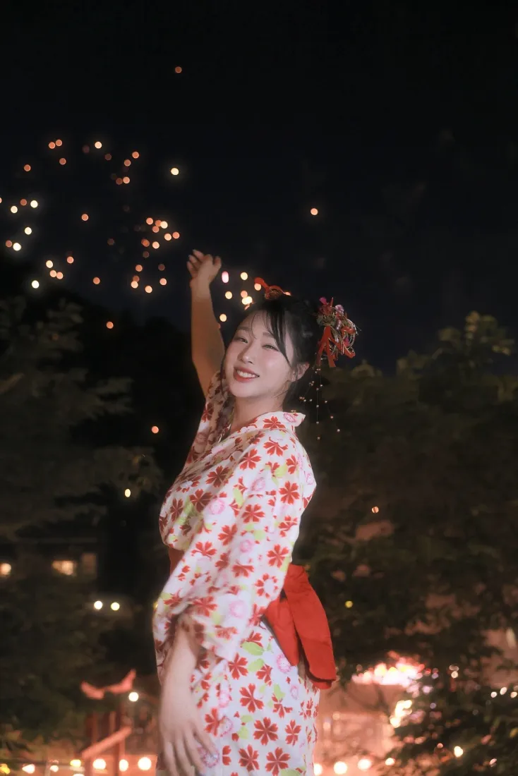 和服少女手机壁纸｜夜景背景图片 - 灯笼日式写真「哲风壁纸」