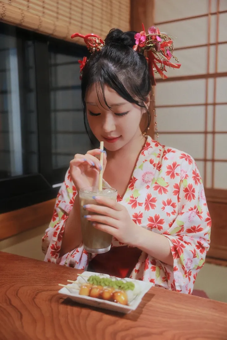 和服美女写真手机壁纸｜日式室内背景图片 - 花型和服「哲风壁纸」