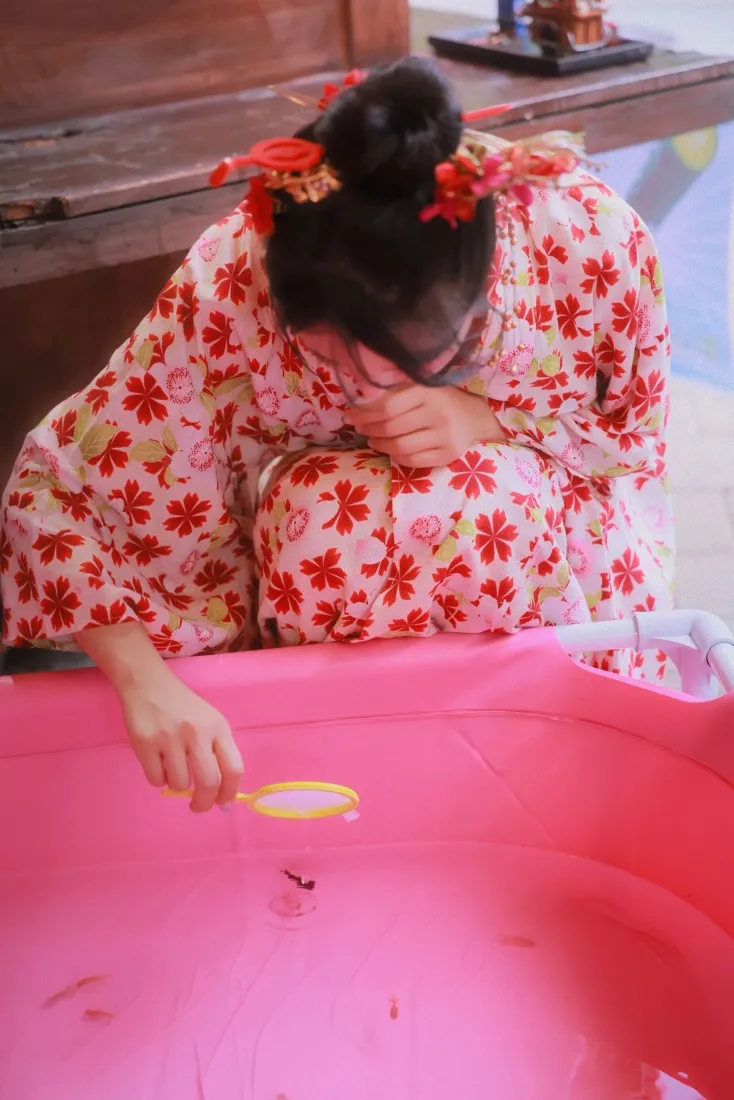 和服美女手机壁纸｜粉色背景图片 - 传统服饰写真「哲风壁纸」