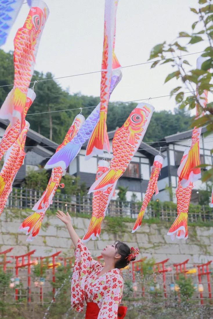 和服女子手机壁纸｜鲤鱼旗背景图片 - 日式和风「哲风壁纸」