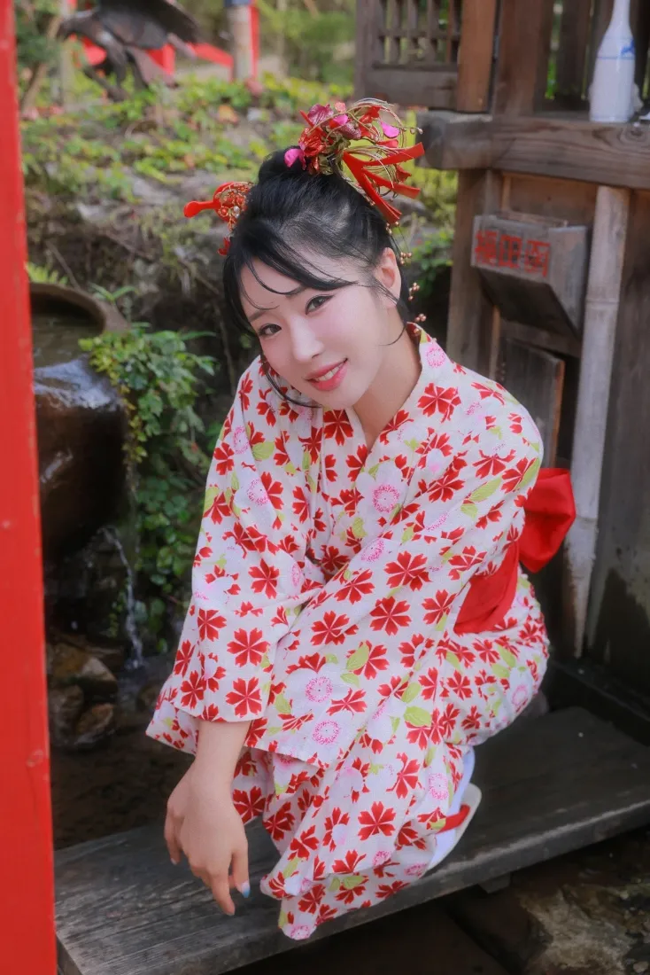 和服女子手机壁纸｜日式背景图片 - 红花和服写真「哲风壁纸」