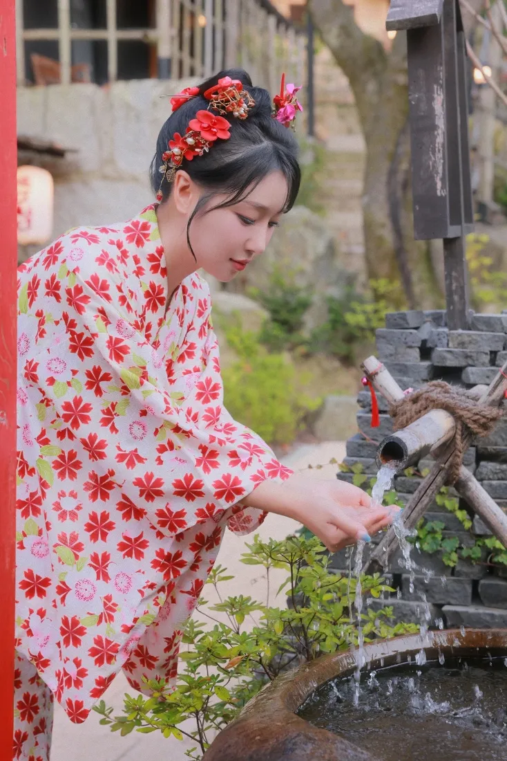 和服美女手机壁纸｜日式庭院背景图片 - 红色花朵写真「哲风壁纸」