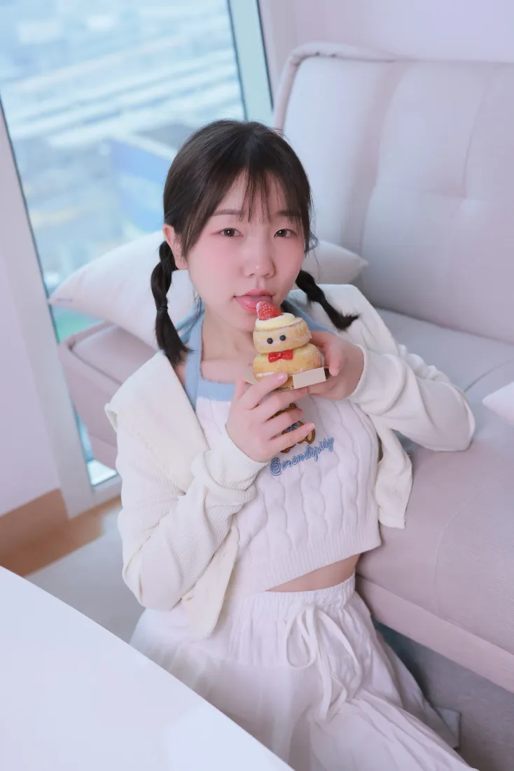 双马尾女孩手机壁纸｜居家背景图 - 休闲小黄鸭「哲风壁纸」