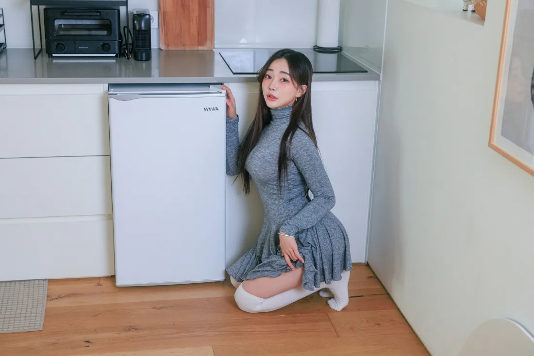 2k灰色连衣裙女生居家壁纸｜居家背景图片 - 厨房生活「哲风壁纸」