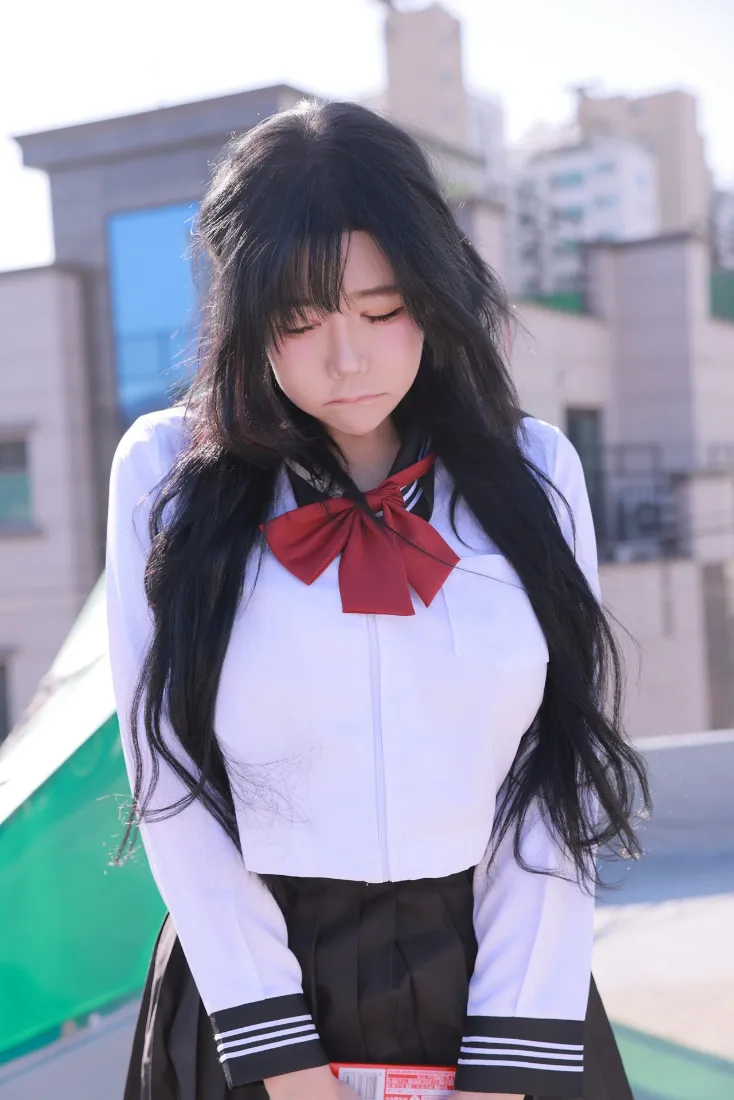 JK制服女生手机壁纸｜户外建筑背景 - 红领结小人书「哲风壁纸」