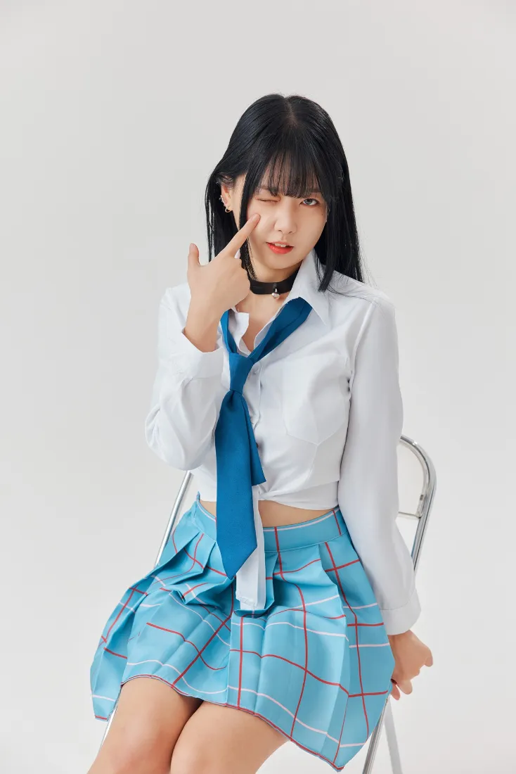 韩国女团手机壁纸｜白衬衫背景 - JK制服蓝格裙「哲风壁纸」