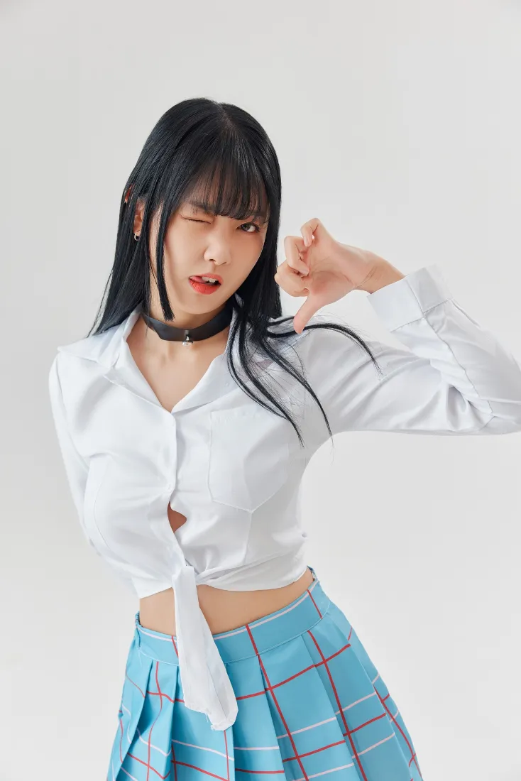 韩国女团手机壁纸｜白衬衫格纹裙背景图 - 写真「哲风壁纸」