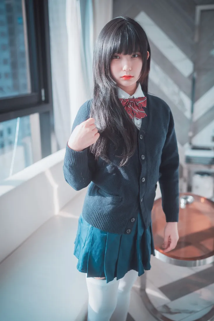 韩国美女手机壁纸｜居家背景图 - 校服穿搭「哲风壁纸」