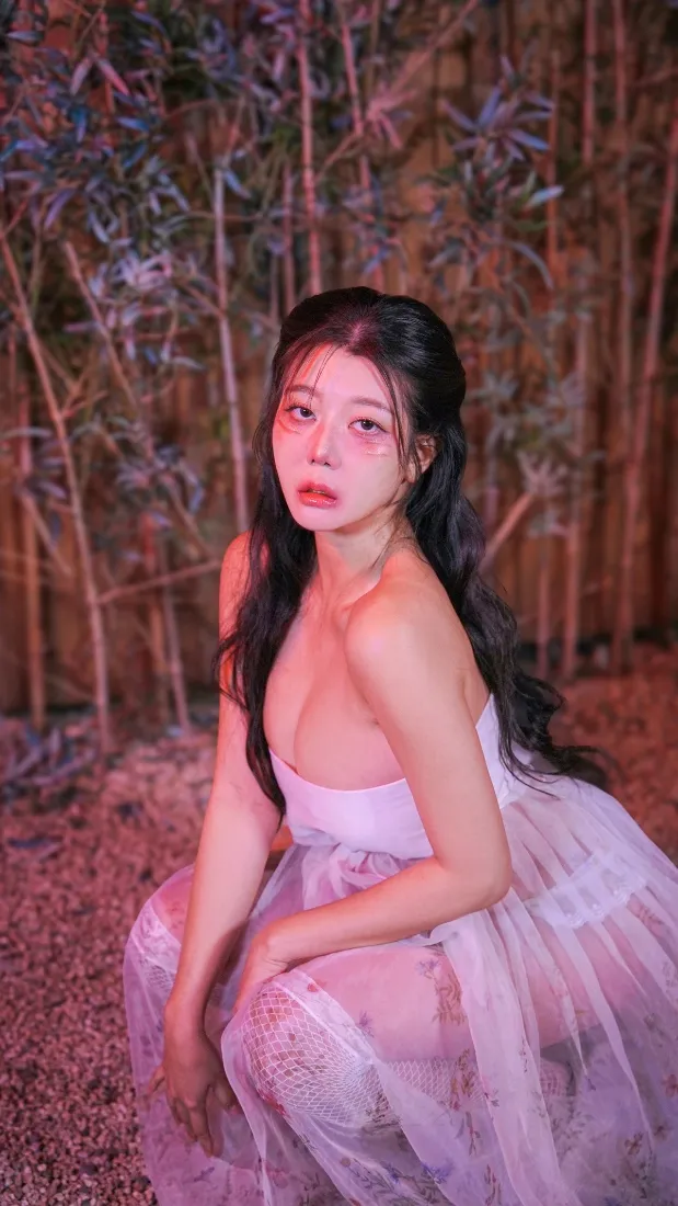 紫色纱裙美女手机壁纸｜竹林背景 - 迷人艺术「哲风壁纸」