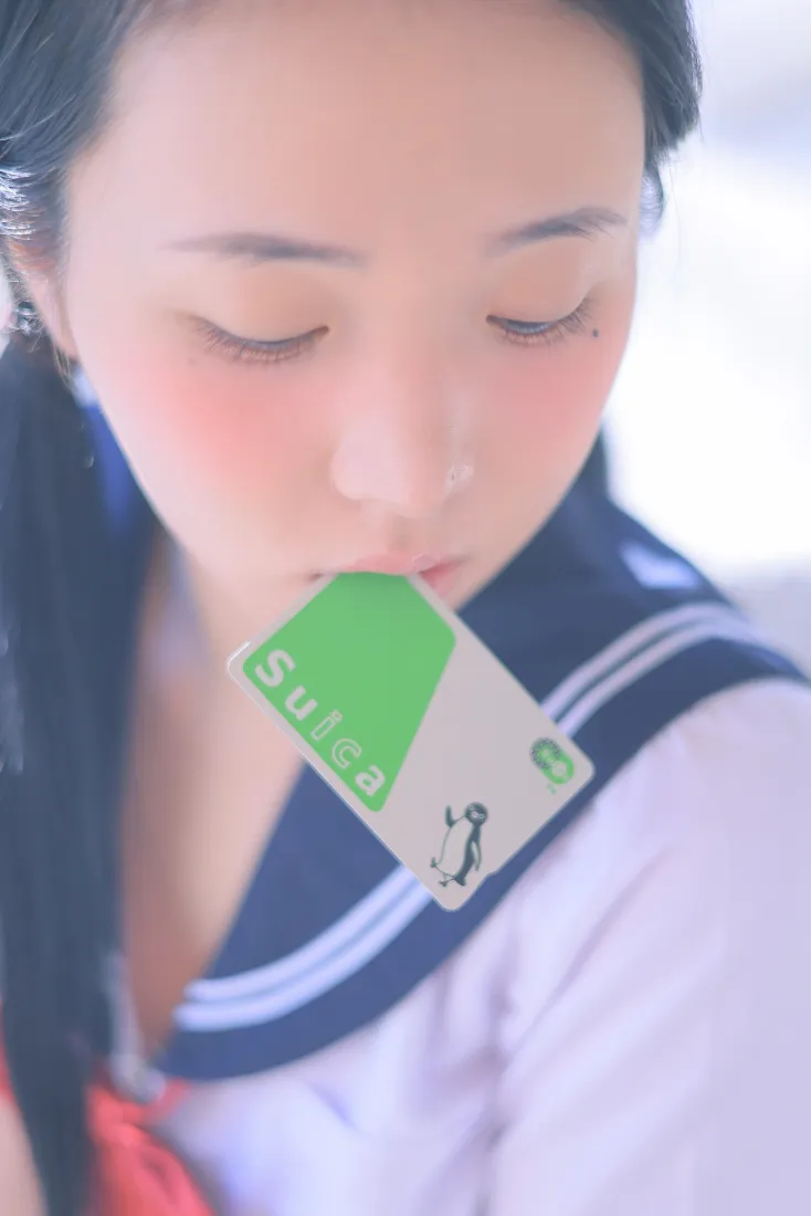 水手服美女手机壁纸｜阳光下背景图片 - 清新甜美「哲风壁纸」