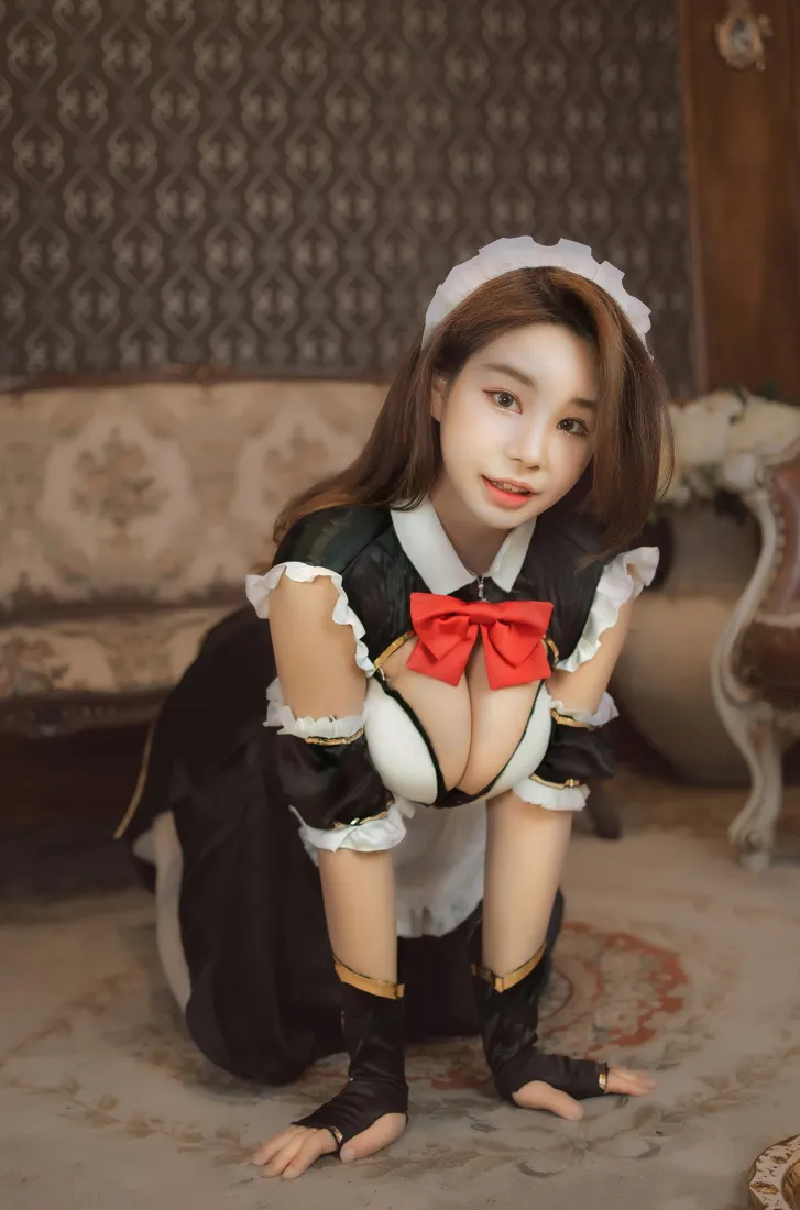 女仆装手机壁纸｜室内背景图片 - 性感迷人跪姿「哲风壁纸」