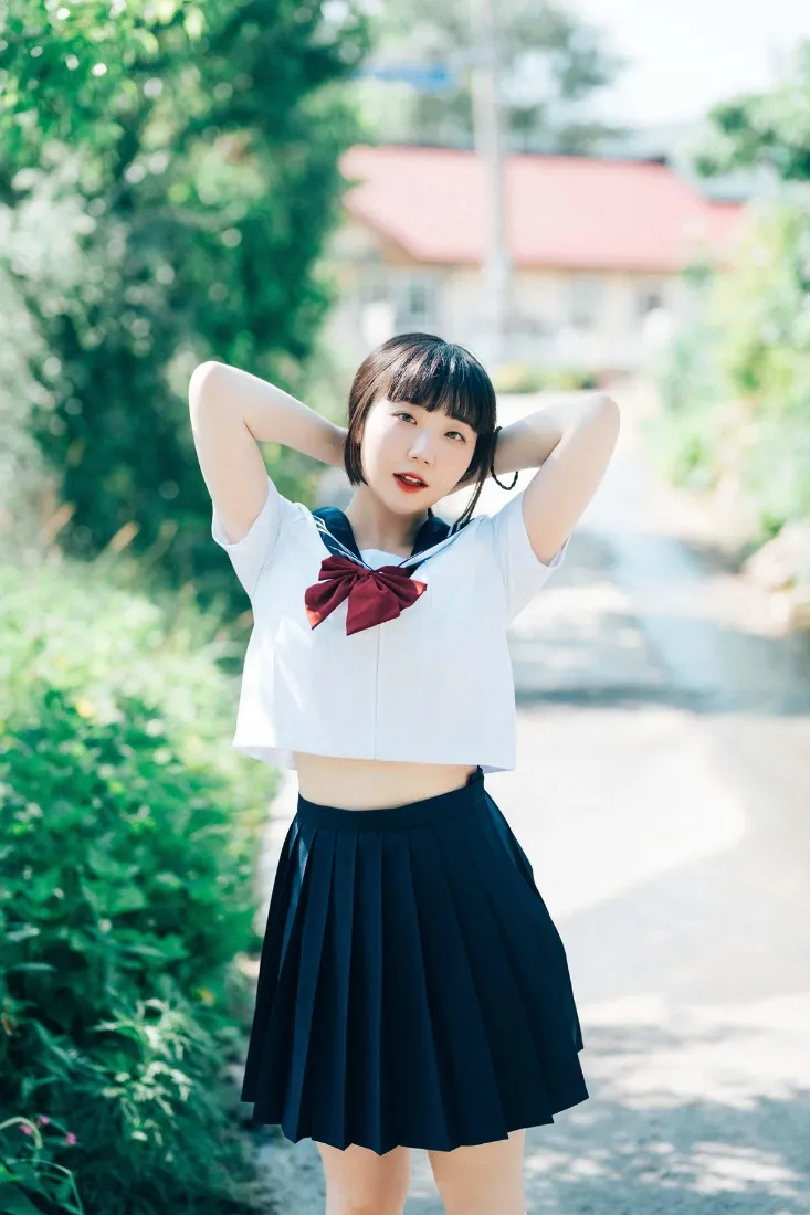 日系少女手机壁纸｜户外背景图片 - 水手服写真「哲风壁纸」