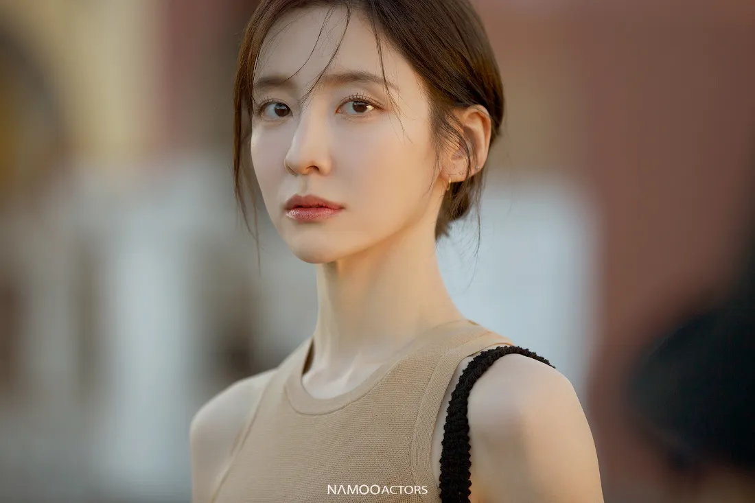 2k短发美女壁纸｜户外背景图片 - 时尚气质穿搭「哲风壁纸」