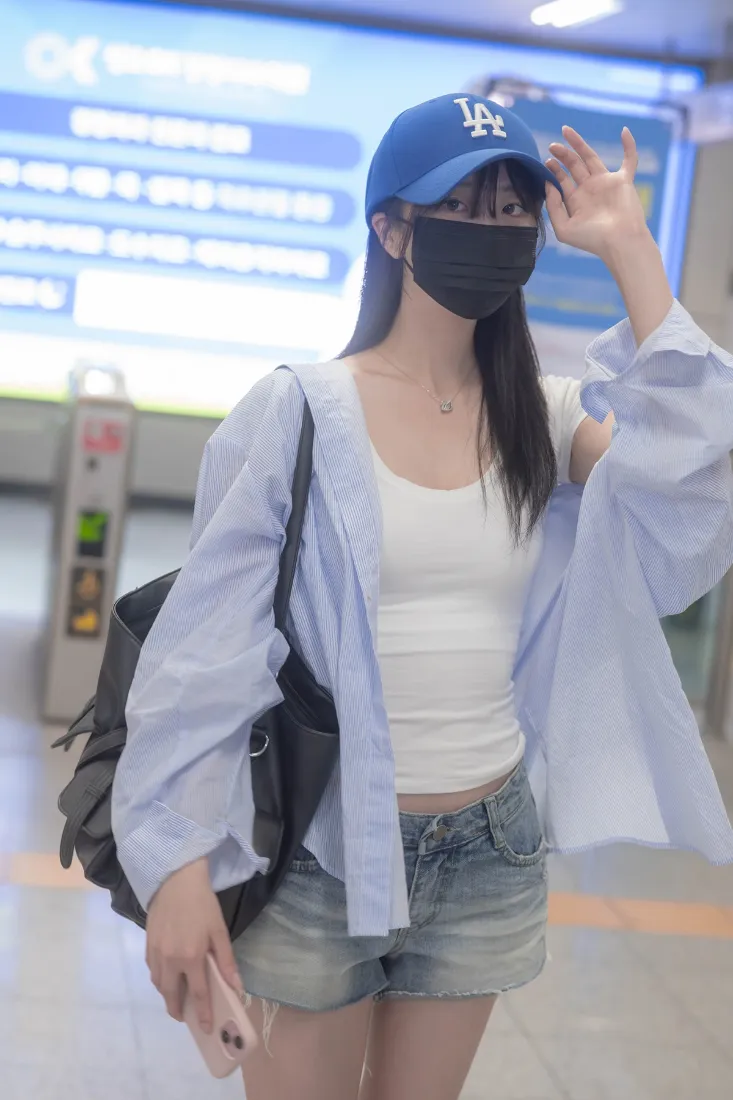 韩国美女手机壁纸｜地铁站背景图片 - 时尚穿搭「哲风壁纸」