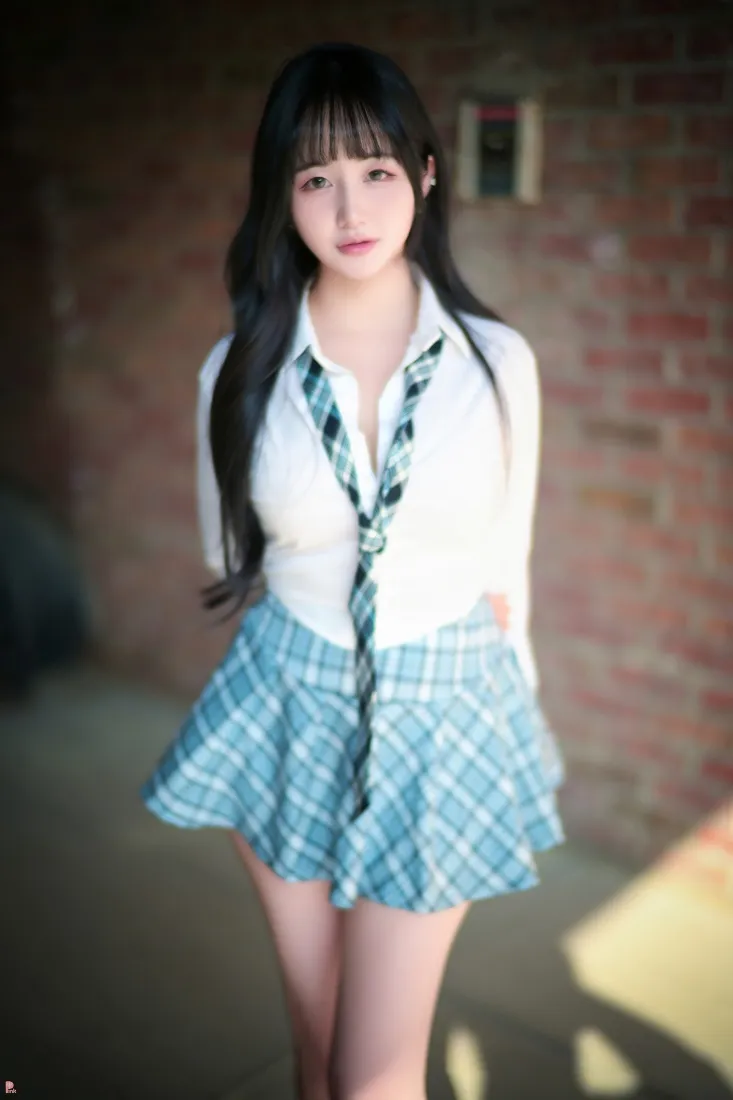 长发美女手机壁纸｜红砖墙背景 - 格子短裙「哲风壁纸」