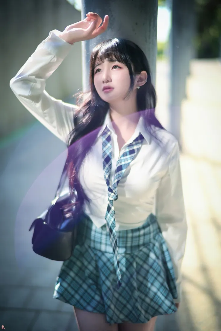 紫发JK少女手机壁纸｜格子裙背景图片 - 户外光影「哲风壁纸」